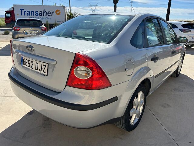 FORD FOCUS TREND 1.6 AUTO SALOON SPANISH LHD IN SPAIN 83000 MILES SUPER 2005